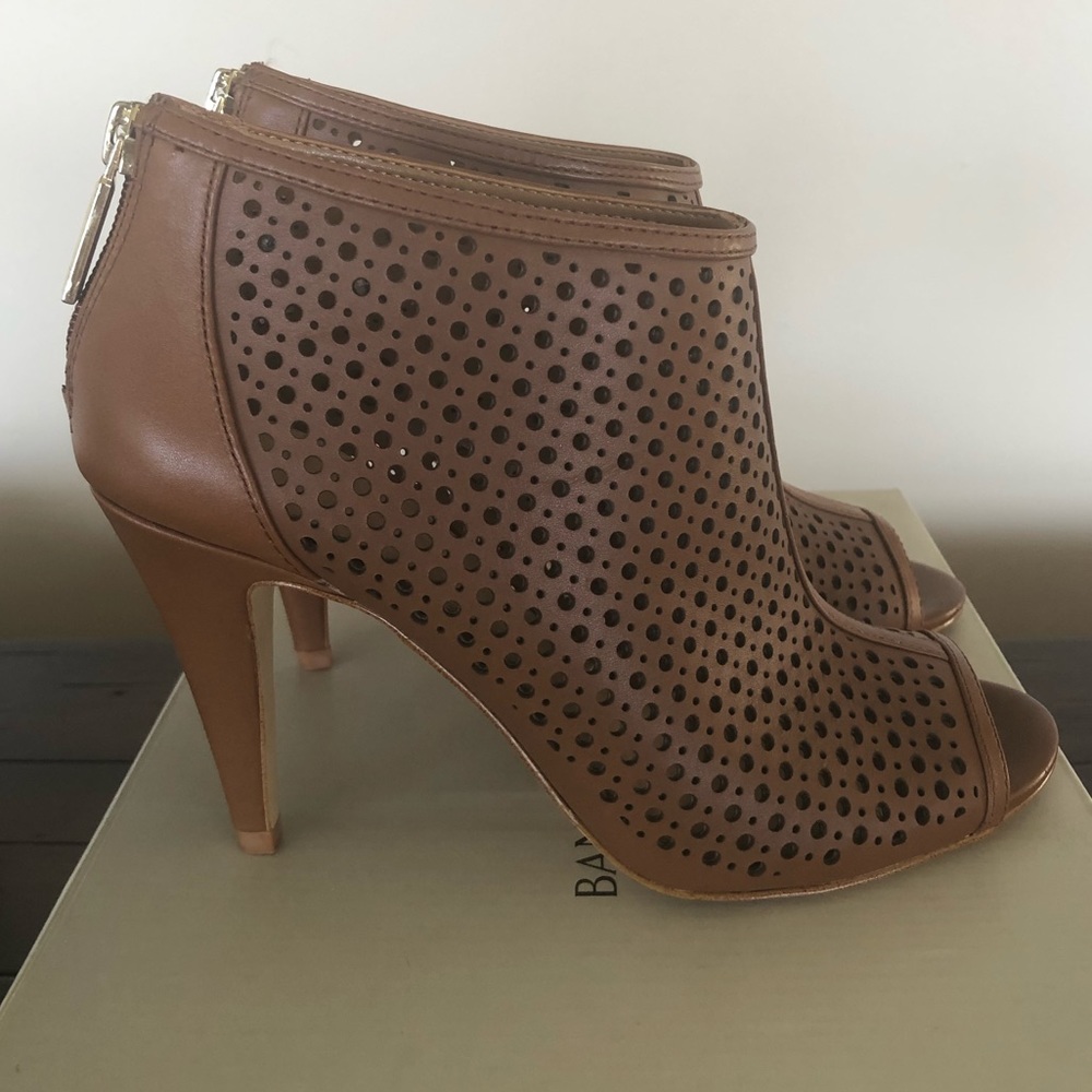 💛Beautiful BR brown open toed Jaida2 booties💛